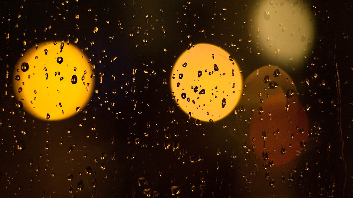 Regn på fönsterruta (foto: Marcus Österberg)